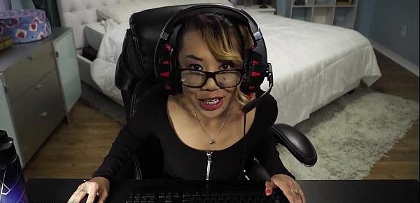  FAIL!! Gamer Chick Accidentally Streams a Fuck and Facial